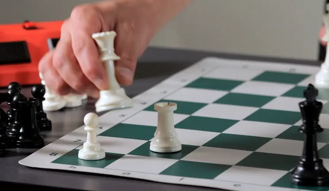 Deciding When to Exchange Chess Pieces: Strategic Decision-Making